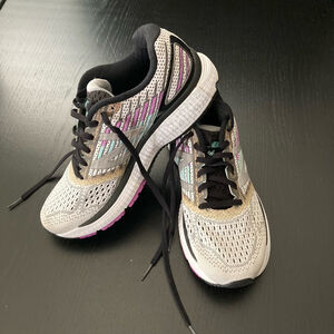 Women's New Balance 860 Running Shoes Size 7.5 White